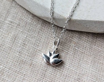 Sterling Silber Lotus Blume Halskette, spirituelle Heilung Halskette, Lotus Anhänger, Boho Schmuck, Boho Halskette, handgemacht 925 Silber Geschenk