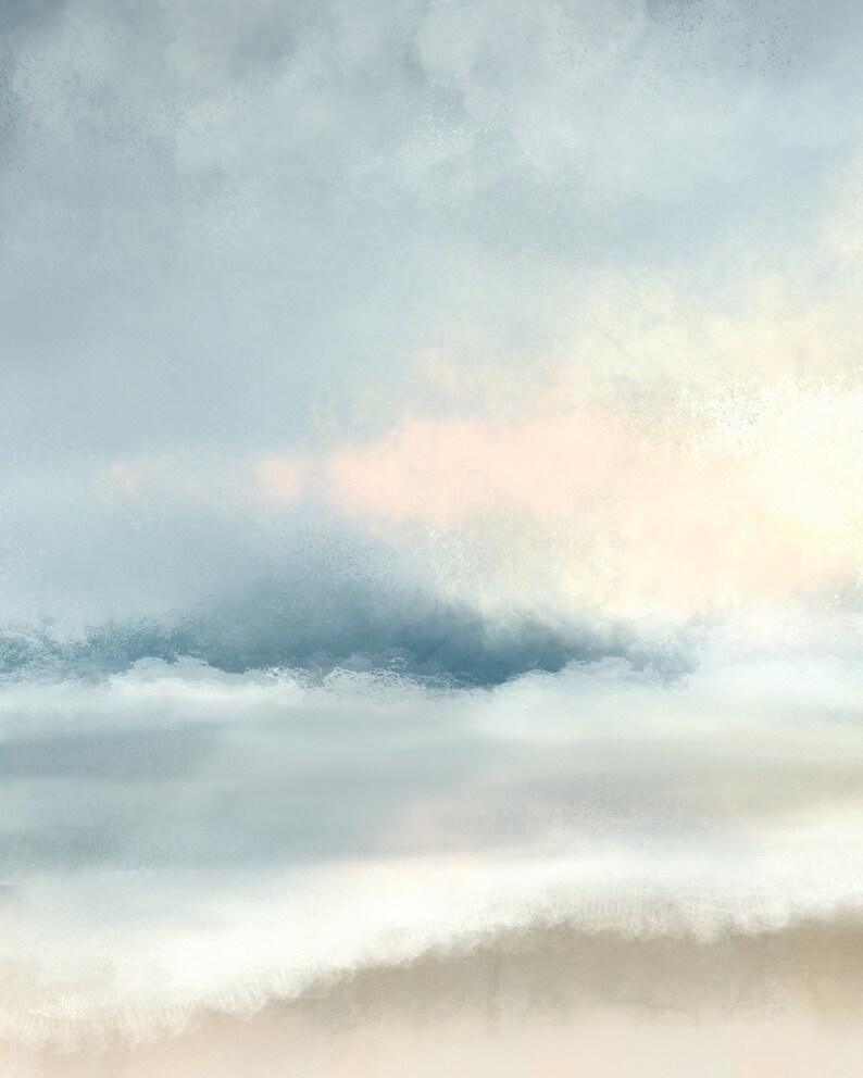 Pu&ograve; includere: Stampa artistica di paesaggio astratto con una serena scena costiera. L'opera d'arte presenta una morbida tavolozza di colori blu, beige e rosa pallido, evocando un senso di calma. L'immagine raffigura un orizzonte sfocato con un accenno di cielo, acqua e sabbia.