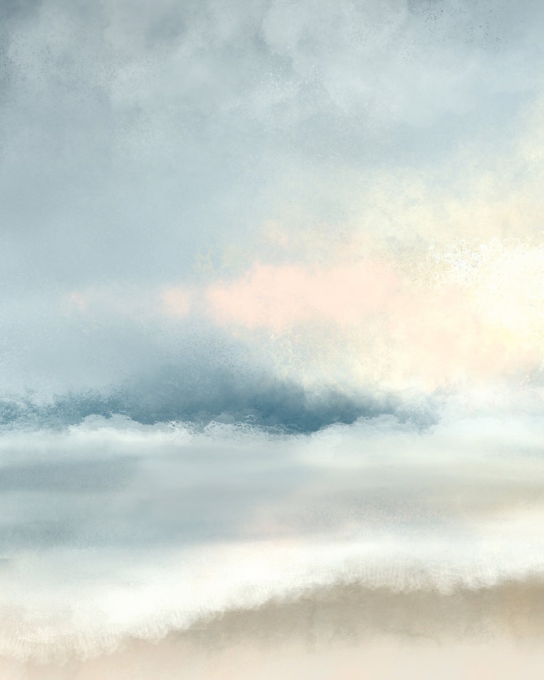 Pu&ograve; includere: Stampa artistica di paesaggio astratto con una serena scena costiera. L'opera d'arte presenta una morbida tavolozza di colori blu, beige e rosa pallido, evocando un senso di calma. L'immagine raffigura un orizzonte sfocato con un accenno di cielo, acqua e sabbia.