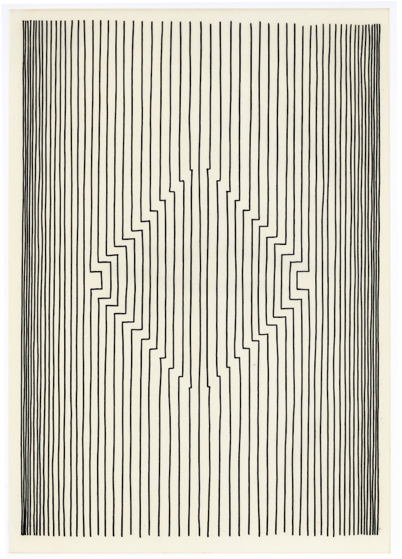 Pode incluir: Obra de arte abstrata em preto e branco com linhas verticais de diferentes alturas, criando um padr&atilde;o. O design &eacute; sim&eacute;trico, com um foco central, oferecendo uma est&eacute;tica moderna. Fundo creme.