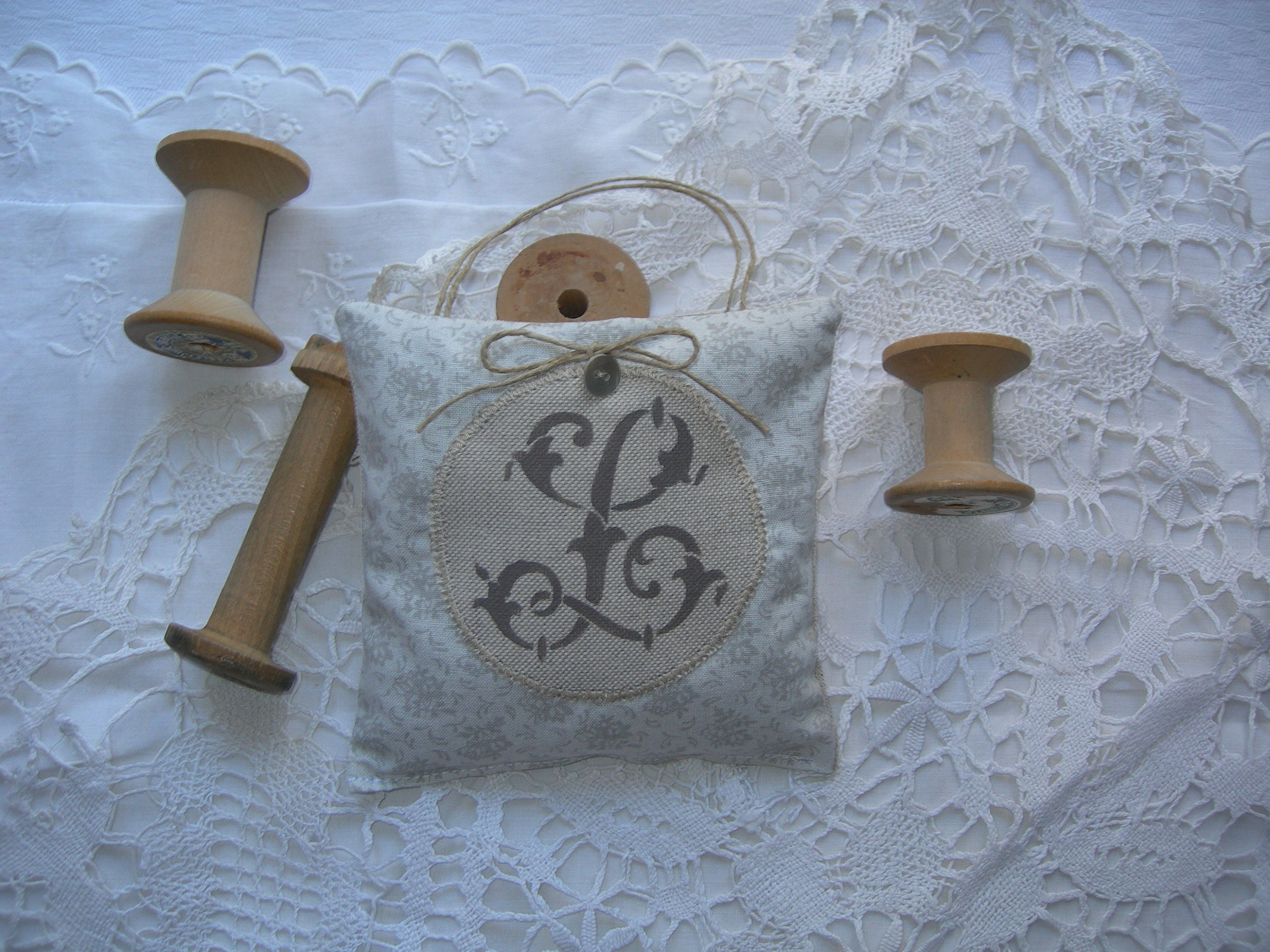 Coussin de Porte Lavande Provence avec Monogramme Peint L Main