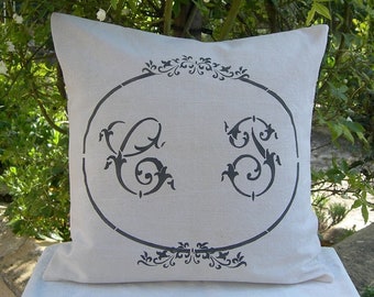 Coussin monogramme peint main sur toile ancienne en coton sur Commande