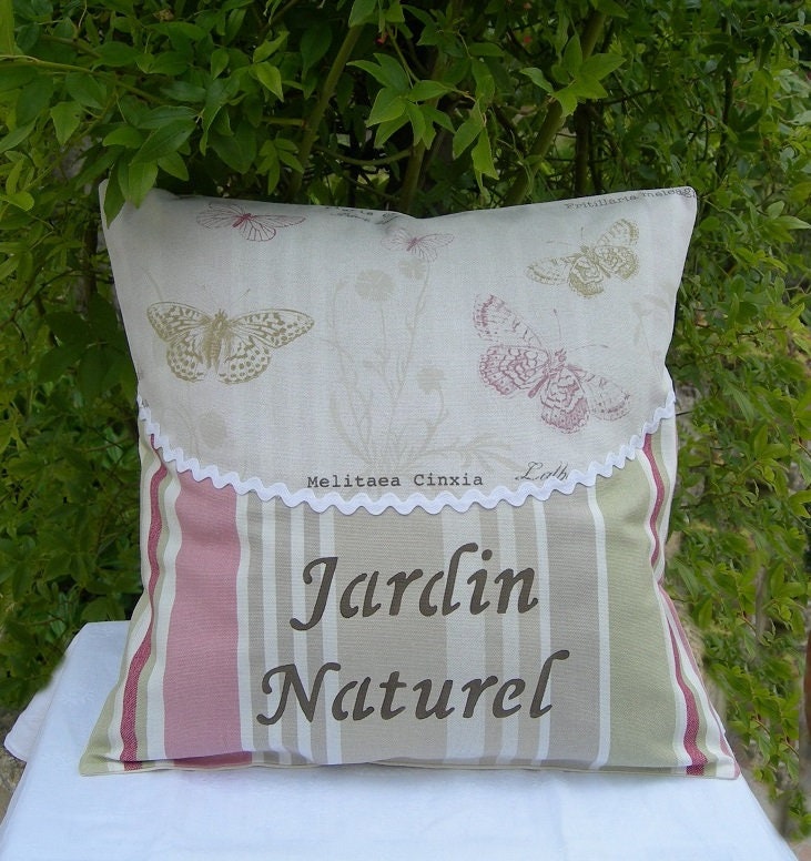 Housse de Coussin Les Papillons sur Rayures Coton Esprit Nature avec Inscription Peinte Main