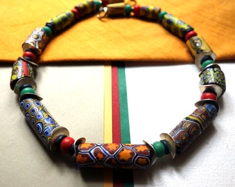 Millefiori Perlenkette aus Westafrika