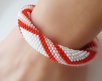 Rotes Armband-Liebesarmband-Perlenarmband-Rotes und weißes Armband-Liebesgeschenk für Frauen-Häkelseil-Geschenk für sie-Roter Schmuck-Handgemachtes Geschenk
