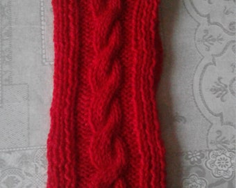 Bandeau de tête en laine rouge, motif torsades.