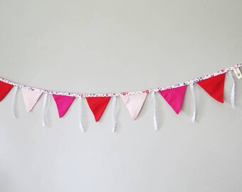 Bunting in pink and Red