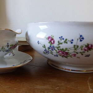 Saucière et Grand Saladier en porcelaine de Chatres-sur-Cher / Old French porcelain Gravy boat and Salad bowl image 3