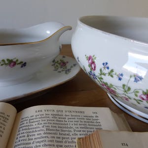 Saucière et Grand Saladier en porcelaine de Chatres-sur-Cher / Old French porcelain Gravy boat and Salad bowl image 1