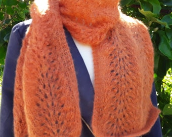 Echarpe étole en mohair et polyamide , point dentelle aux aiguilles , coloris orange