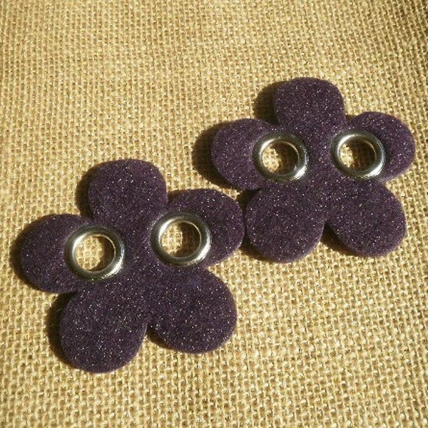 Lot de 2 fleurs "boutons" en feutrine  , coloris violet , taille 7,2 cm