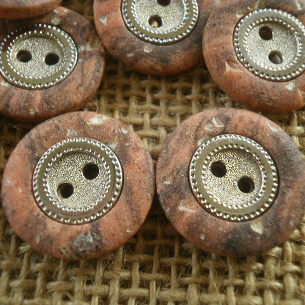 Lot de 6 boutons  ronds en plastique , coloris marron marbré , centre métal argenté  , diamètre  18 mm