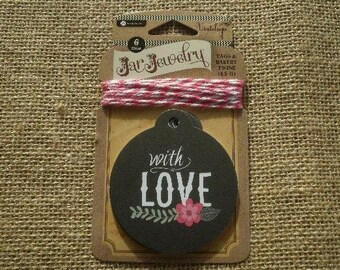 Sachet de 6 étiquettes rondes "with love"  + ficelle ,  coloris noir , rouge et blanc   , taille  7,5  cm