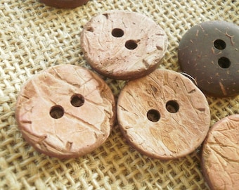 Set of 6 round buttons with two holes in coconut, pink beige tone, diameter 23 mm