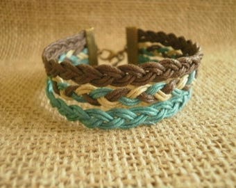 Bracelet  trois rangs en coton ciré tressé  , coloris turquoise , beige et marron ,  taille 18 cm