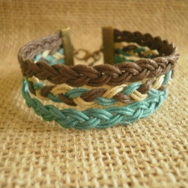 Bracelet  trois rangs en coton ciré tressé  , coloris turquoise , beige et marron ,  taille 18 cm