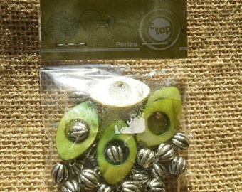 Lot de perles fantaisies en plastique imitation métal argenté et nacre verte