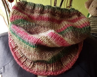 Hand-knitted neck snood in multi-colored changing wool