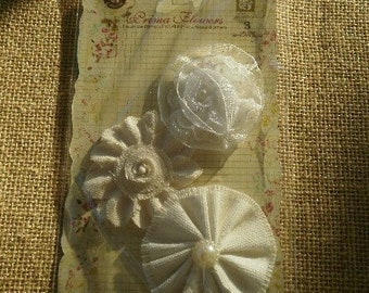 Set of 3 fabric flowers, ecru and white colors, different sizes