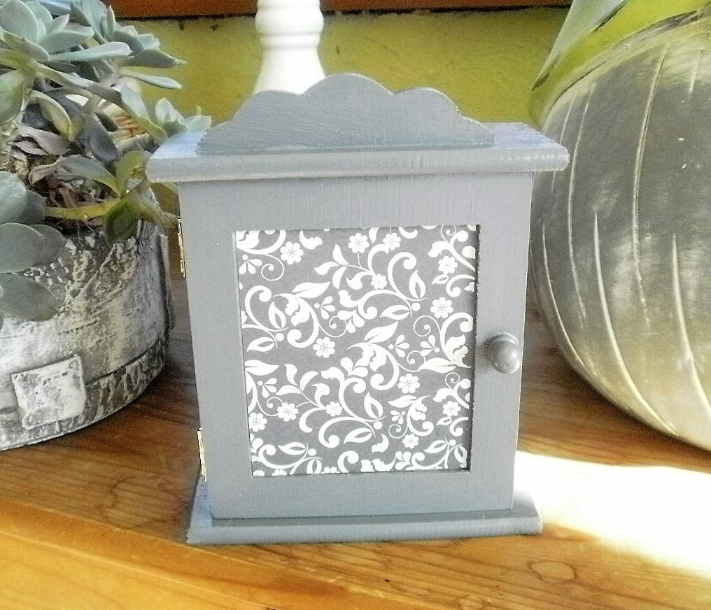 Boite à Clés | ou Bijoux en Bois Peinte Coloris Gris Bleu Foncè , Décors Fleurs