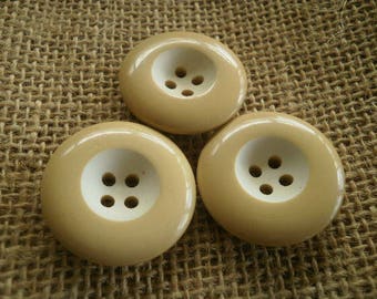 Lot de 3 boutons  ronds à quatre trous en plastique , coloris beige et centre écru , diamètre 28 mm