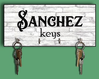 Wall key hanger, Personalized Name Key Holder,  Wall Key Rack, Realtor Closing Gift, Wedding Gift, Anniversary Gift, Housewarming Gift