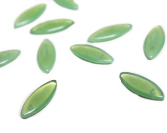 Set of 10 green plastic