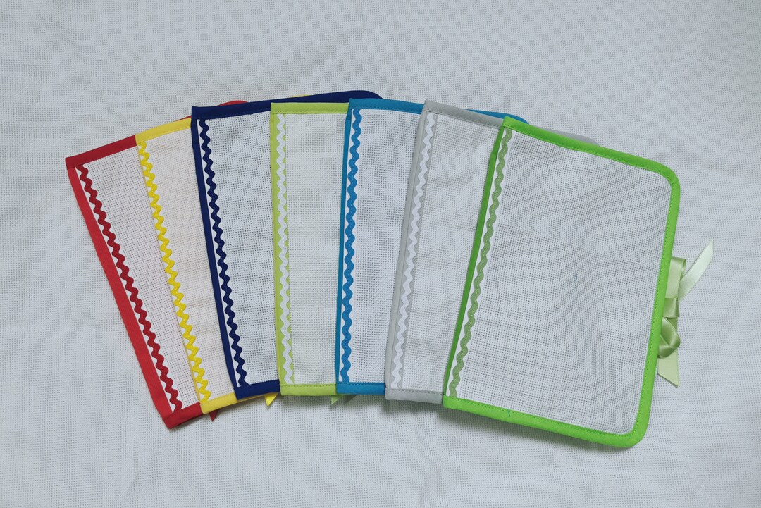 Protège carnet de santé a broder au point de croix, uni 100% coton