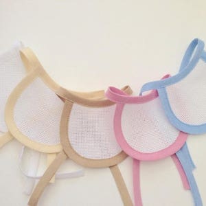 Bib for doll comforter to embroider in cross stitch, 9 cm, color of your choice image 1