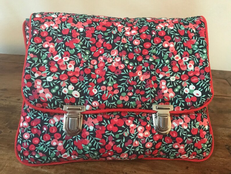 Bag-clasp pocket