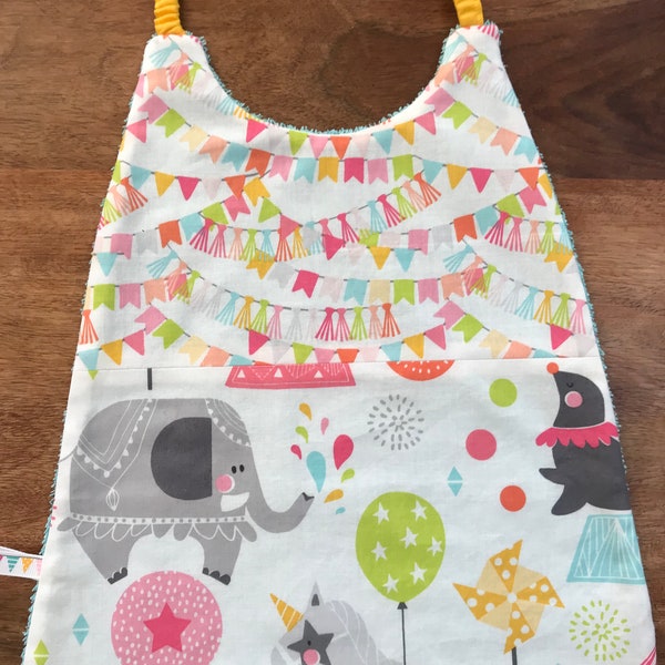 Elasticated sponge and cotton bib "circus"