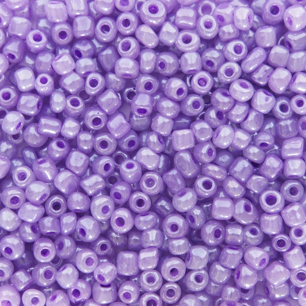 Sachet de 450 (35g) perles de rocailles verre violet aspect nacré diamètre 4mm