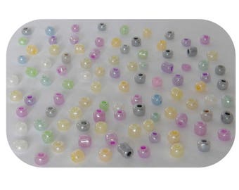 Sachet de 450 (32g) perles de rocailles verre multicolore aspect nacré diamètre 4mm