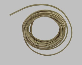 Sachet de 4 mètres de cordon lacet plat aspect daim façon suédine beige tirant sur le vert 3x1,5mm