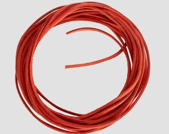 Longueur de 4 mètres de cordon lacet plat aspect daim façon suédine rouge foncé 3x1,5mm