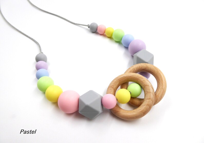 Fiddle necklace Necklace for mom Fiddle jewelry New mum necklace Silicone necklace with wood rings Silicone nursing necklace
