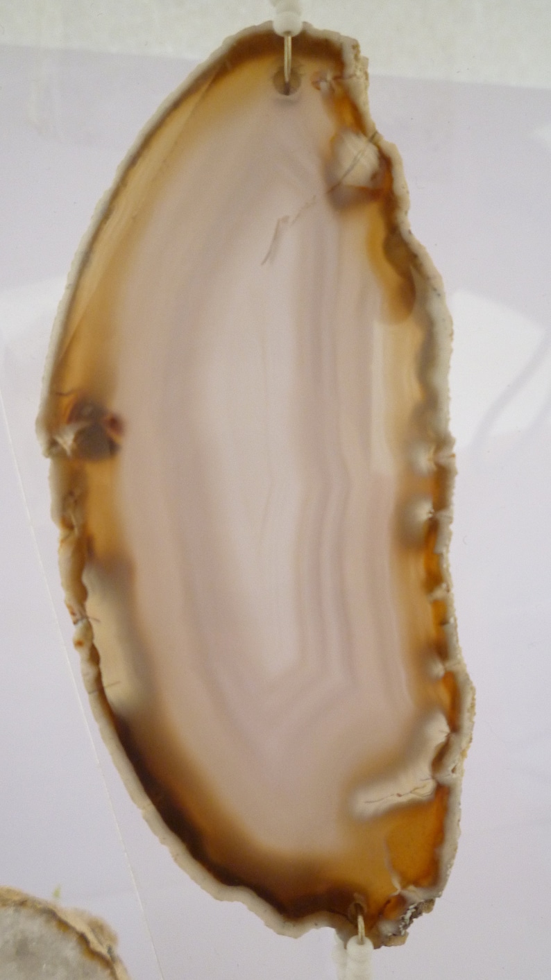 White collar with a slice of agate and fancy beads