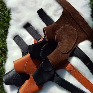 Right-handed glove size: L/XL, calfskin protection for bow hand