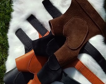 Right-handed glove size: L/XL, calfskin protection for bow hand