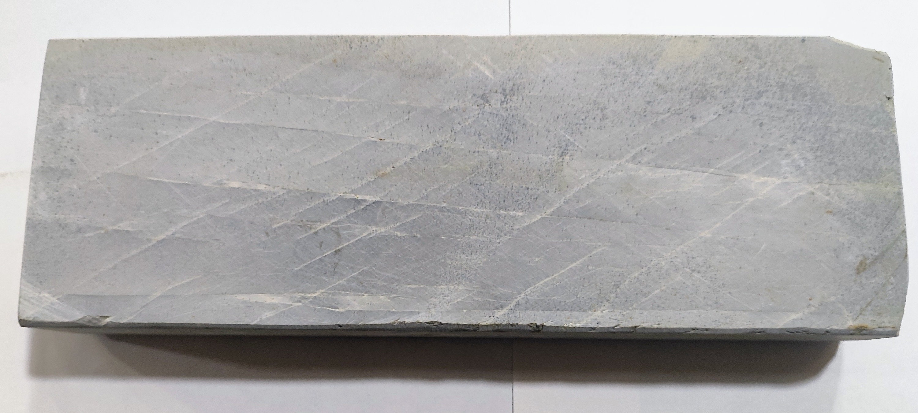 糸魚川産 翡翠 原石 磨き 228g｜天然石 原石 通販のキラリ石