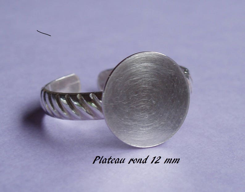 Support de bague en argent massif, motif strié, plateau plat rond 12 mm image 1