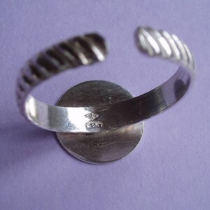 Soporte de anillo de plata maciza, patrón rayado, bandeja plana redonda 12 mm imagen 4