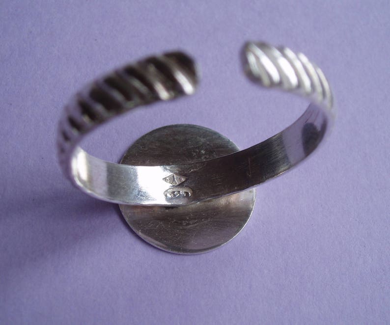 Soporte de anillo de plata maciza, patrón rayado, bandeja plana redonda 12 mm imagen 4