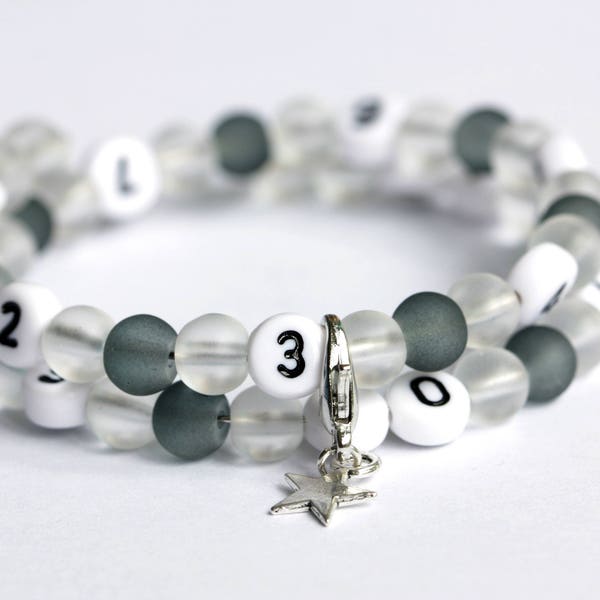 Bracelet d'allaitement sur fil à mémoire de forme de 55mm avec perles givré en verre transparent et gris