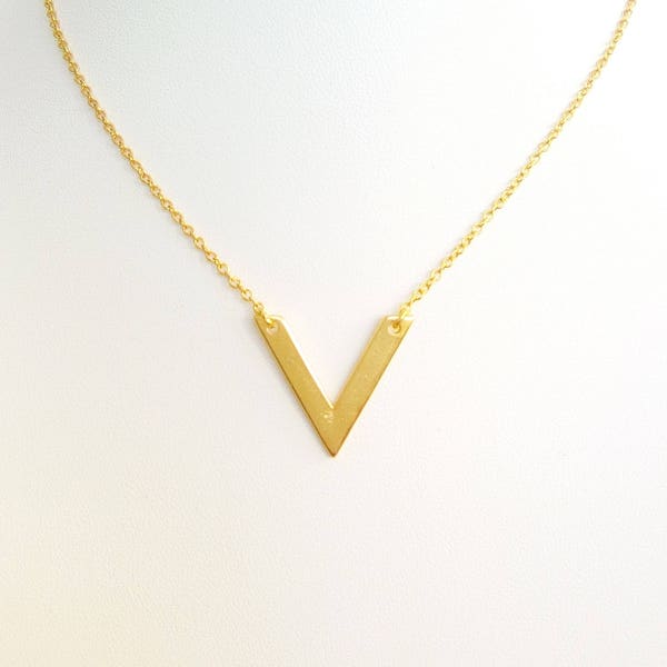 Collier en laiton doré pendentif triangle chevron