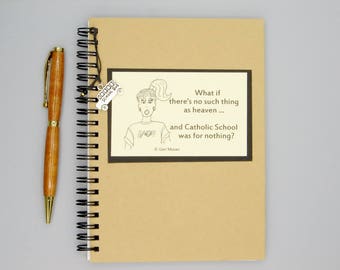 Divertido cuaderno de espiral de 5 x 7 adornado con diseño de escuela católica y dije escolar