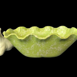 Mid Century SHAWNEE USA Planter: Ruffled Cameo Glaze, Green Splatter