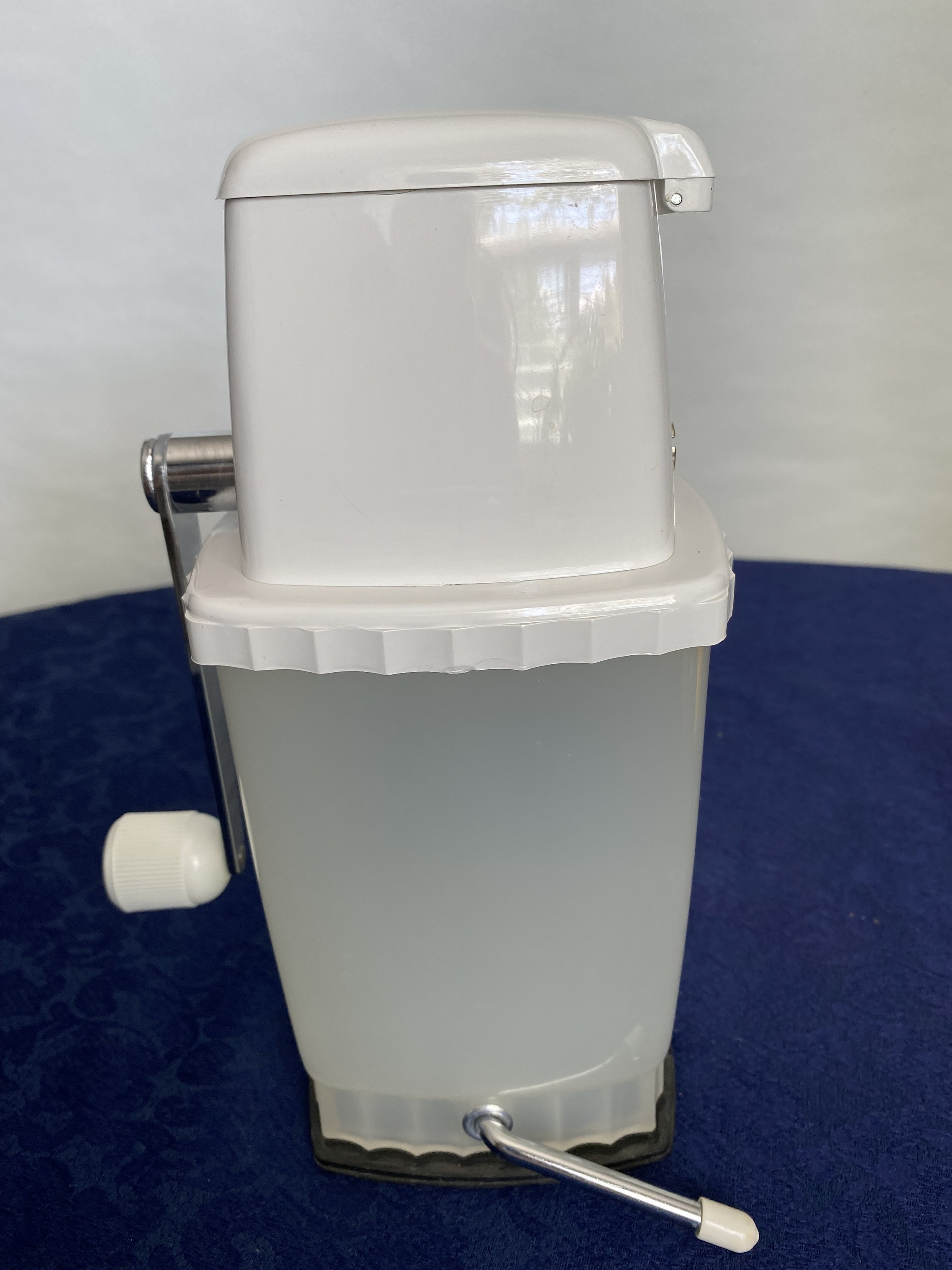 Vintage SWING-A-WAY Ice Crusher, White, Hand Crank, Vacuum Base