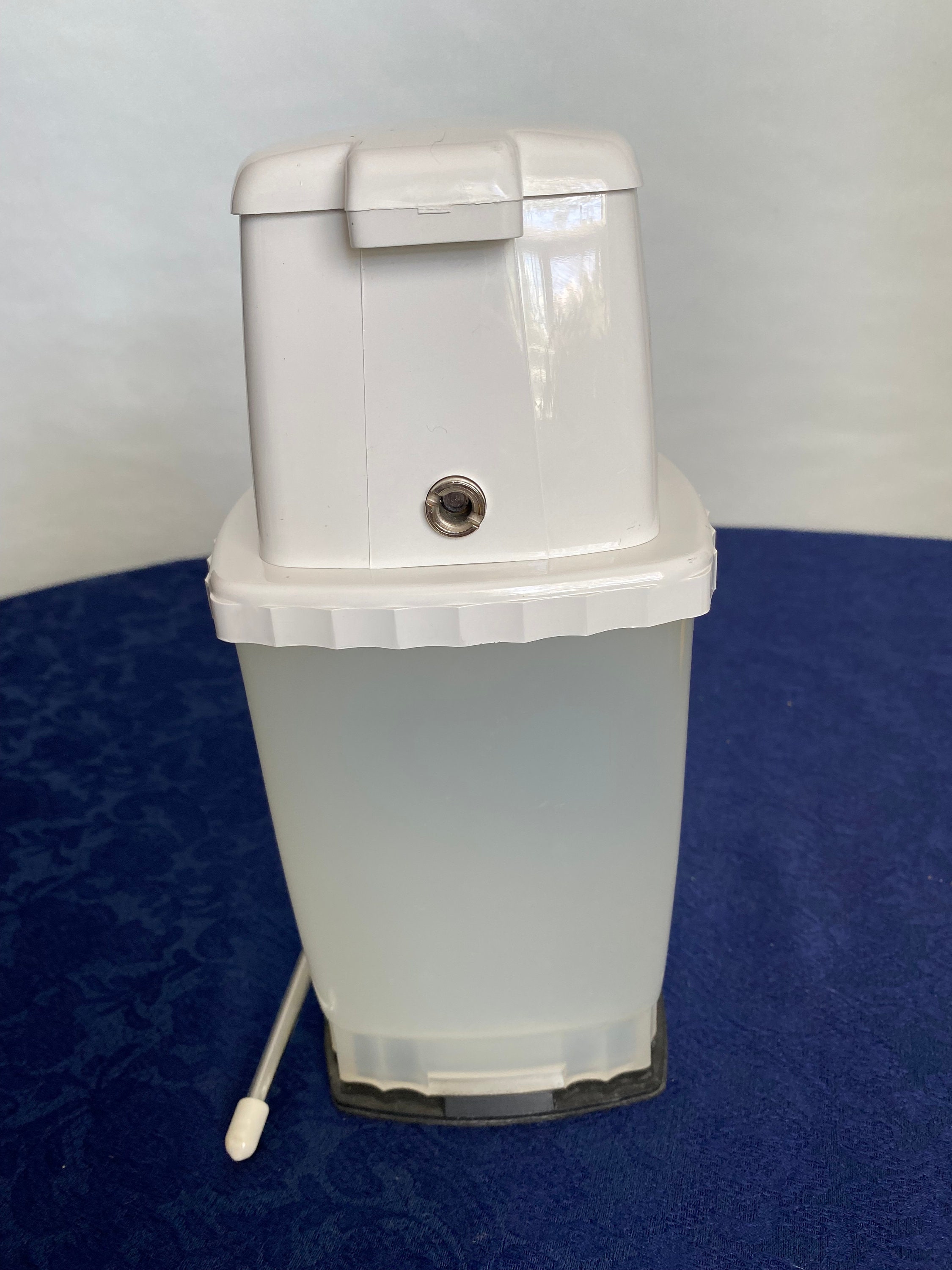Vintage SWING-A-WAY Ice Crusher, White, Hand Crank, Vacuum