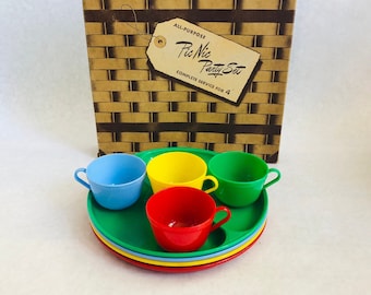 Vintage picnic dishes, vintage Pic Nic Party Set in original box, vintage plastic dishes, vintage camping, vintage cookout, vintage summer